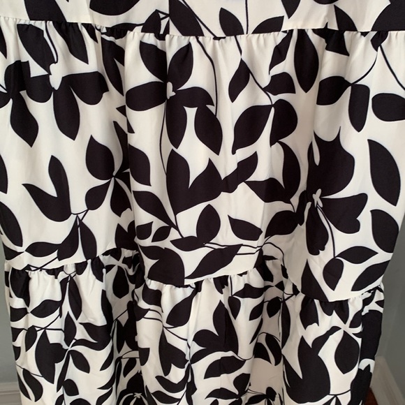 White and black floral sleeveless V-neck dress Size XL - Picture 4 of 6